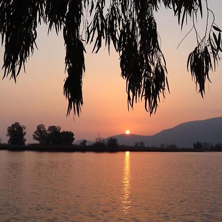 Magia Sul Lago Di Fondi Monte San Biagio Eksteriør billede